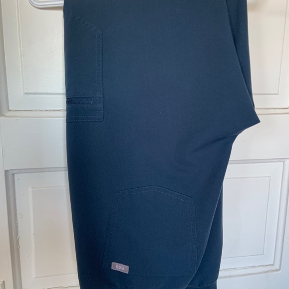 FIGS scrub set 3 pc Med and Large - Catarina Rafaela & Zamora - Picture 2 of 5